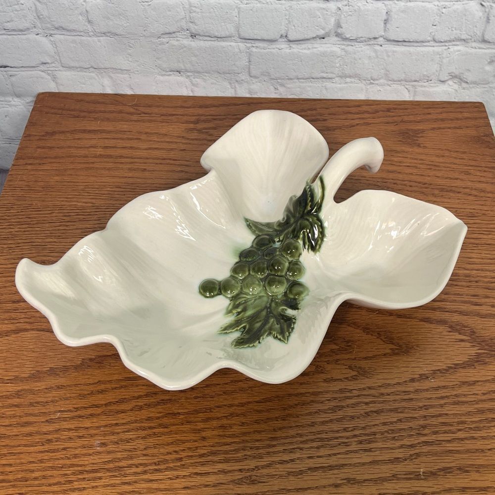Hull Tokay or Tuscany White Large 14" Leaf Dish